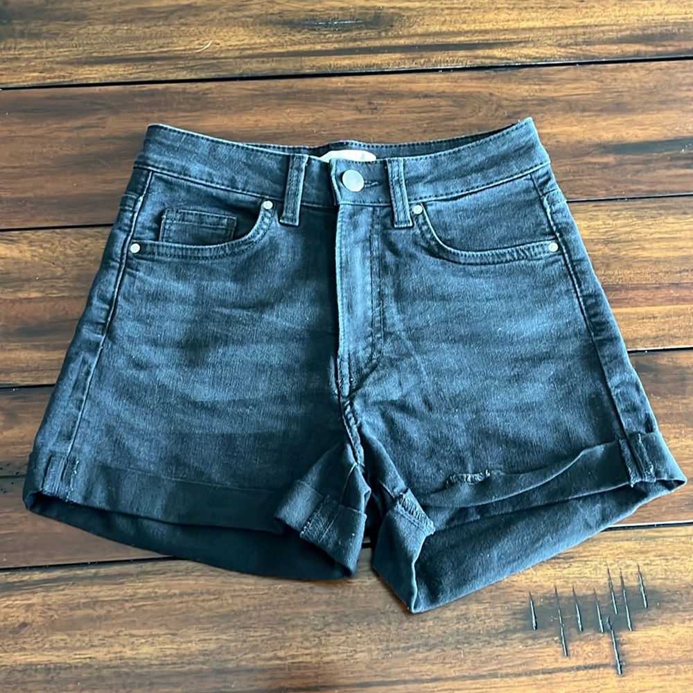 h&m black jean shorts size 2